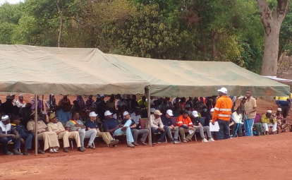 1711096285930136.png 捐贈(zèng)拖拉機(jī) 修建儲(chǔ)水壩 馬里鋰礦項(xiàng)目公司積極支持社區(qū)發(fā)展1.png