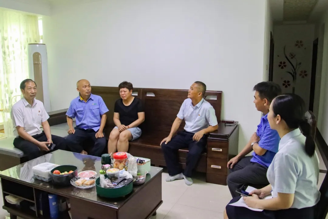 1719826910906959.jpg 海南礦業(yè)黨委開展“七一”走訪慰問活動2.jpg